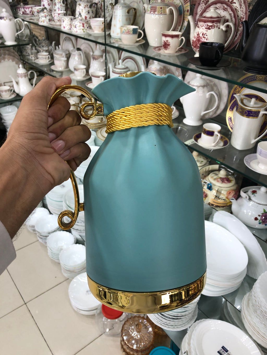 Premium Golden Vacuum Flask – Elegant Thermos Bottle 2ltr
