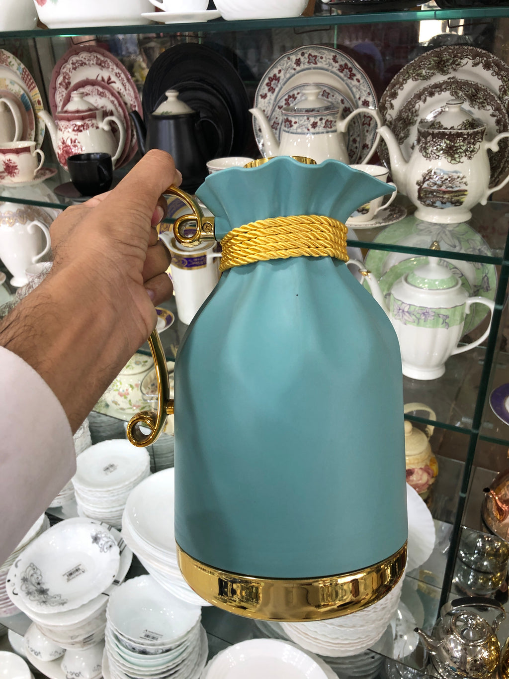 Premium Golden Vacuum Flask – Elegant Thermos Bottle 2ltr