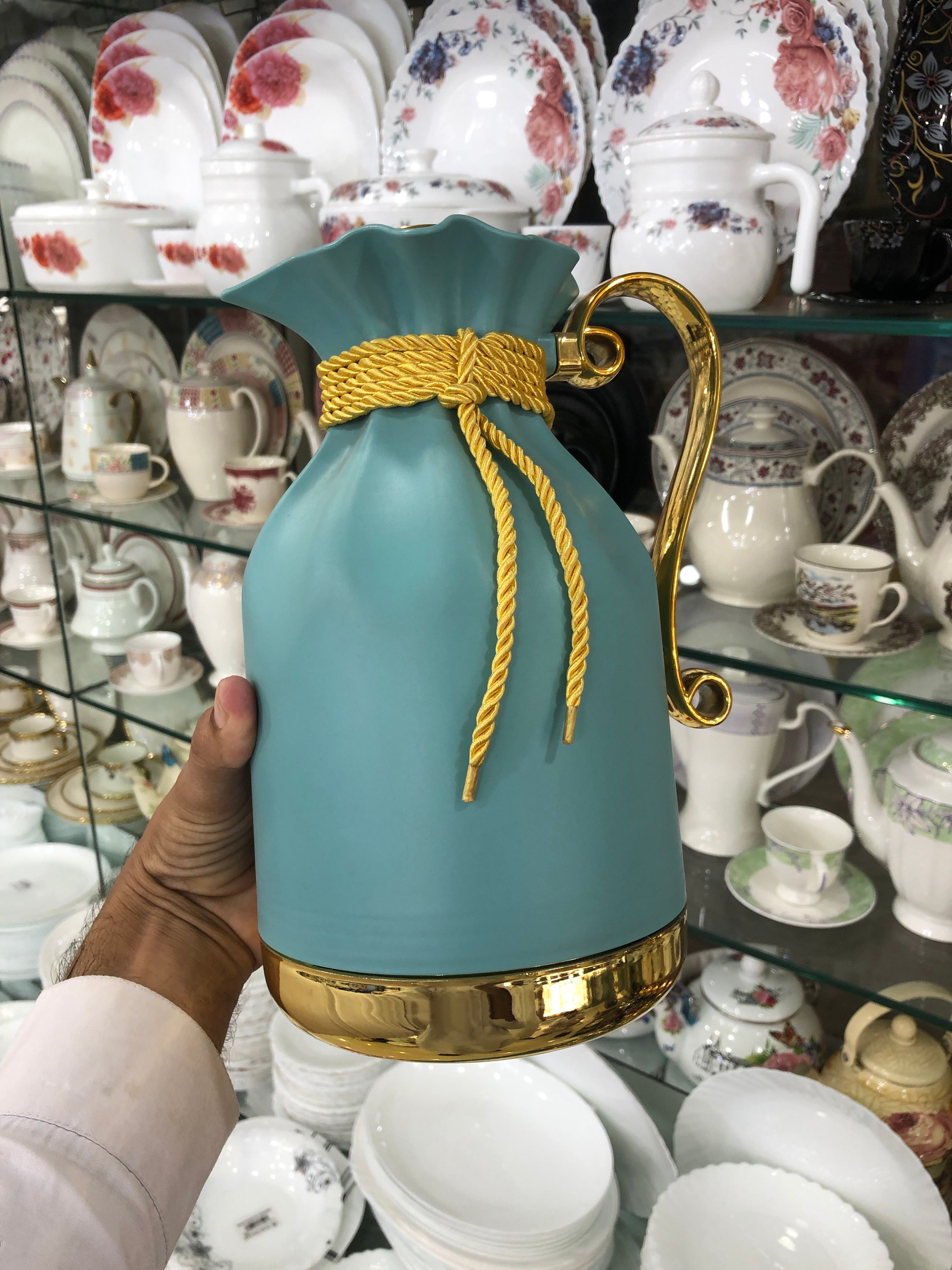 Premium Golden Vacuum Flask – Elegant Thermos Bottle 2ltr