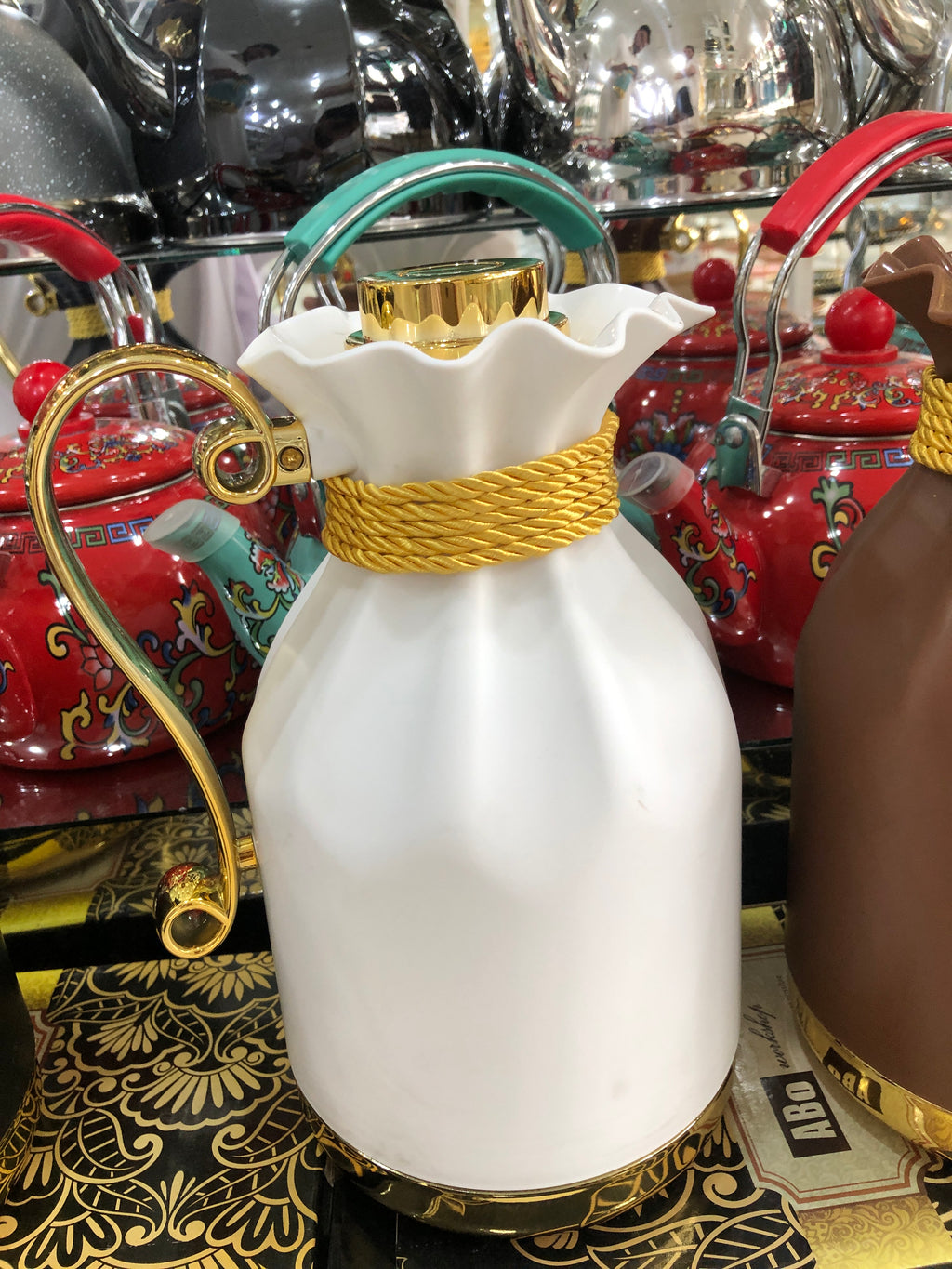 Premium Golden Vacuum Flask – Elegant Thermos Bottle 2ltr