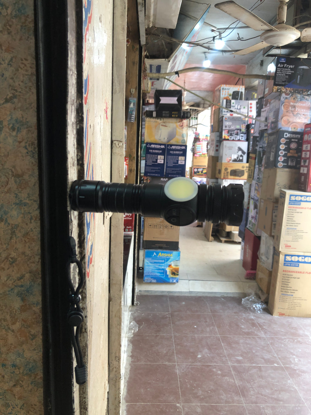 Powerful, rechargeable, waterproof flashlight with TG + COB light, zoom function, and USB charging